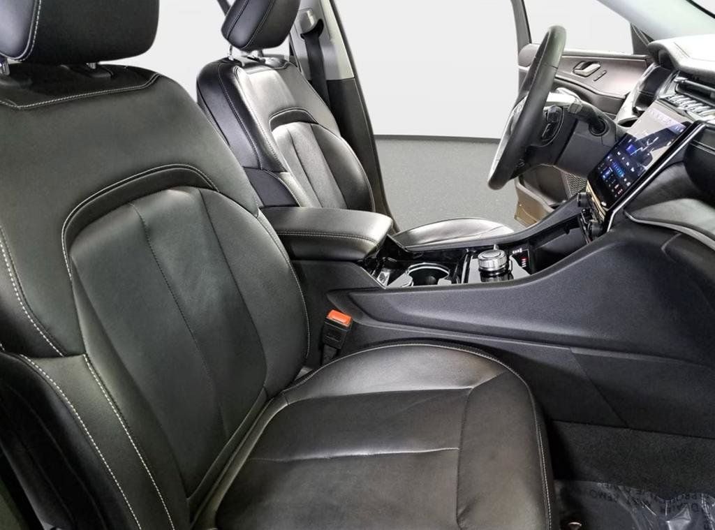 2023 JEEP GRAND CHEROKEE L - Image 3