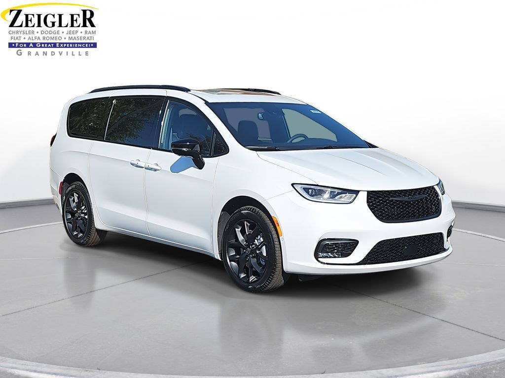 New 2026 Chrysler Pacifica Limited Van Passenger Van
