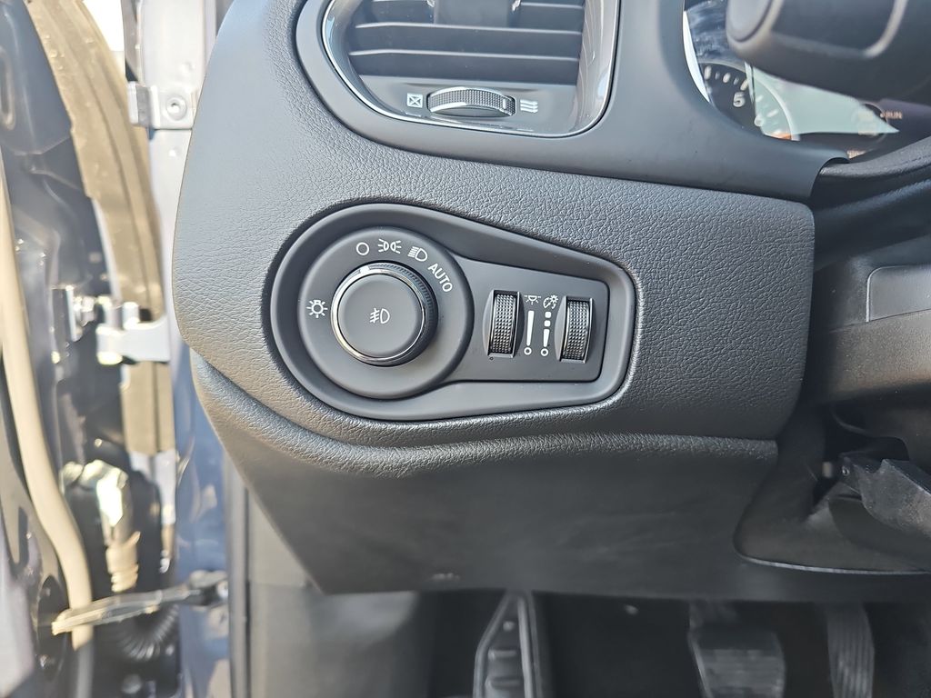 2022 JEEP RENEGADE - Image 25