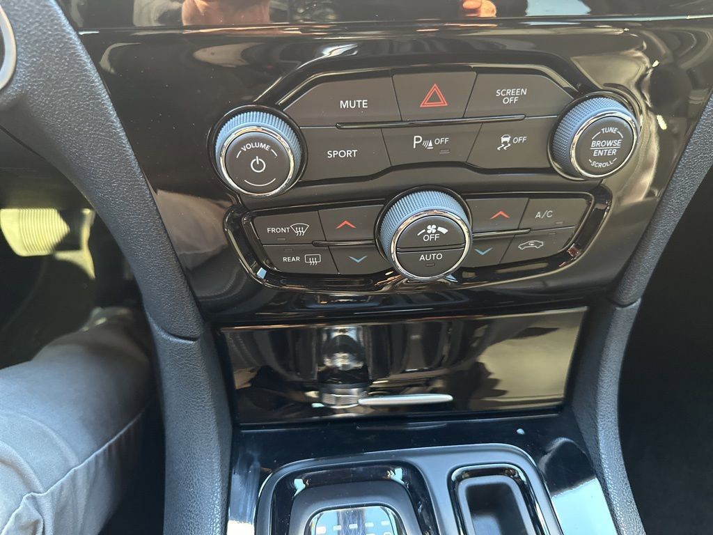 2023 CHRYSLER 300 - Image 20