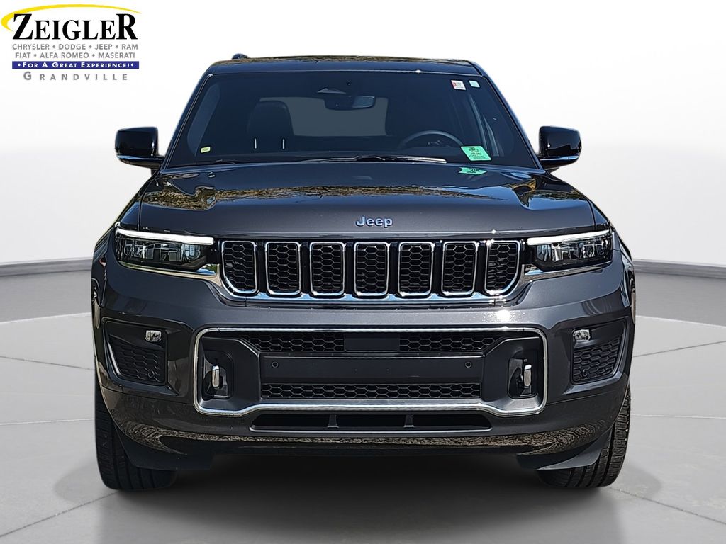 2023 Jeep Grand Cherokee Overland photo 2