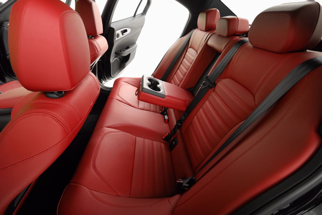 2025 Alfa Romeo Giulia Base - Photo 30