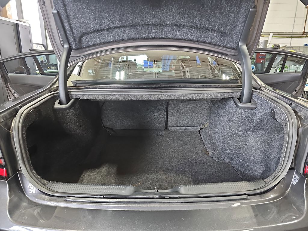 2017 DODGE CHARGER - Image 12