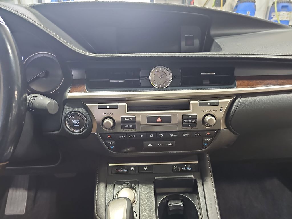 2016 LEXUS ES - Image 17