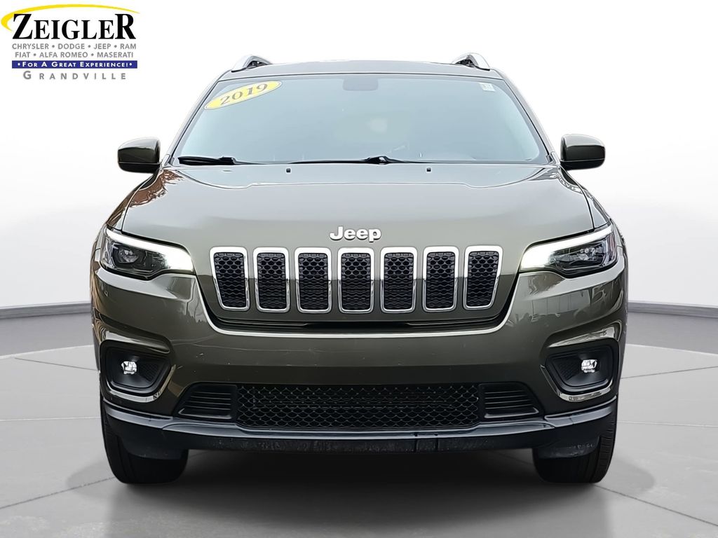 2019 Jeep Cherokee Latitude photo 2