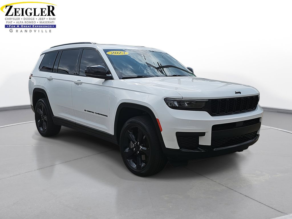 2023 Jeep Grand Cherokee Altitude photo 2