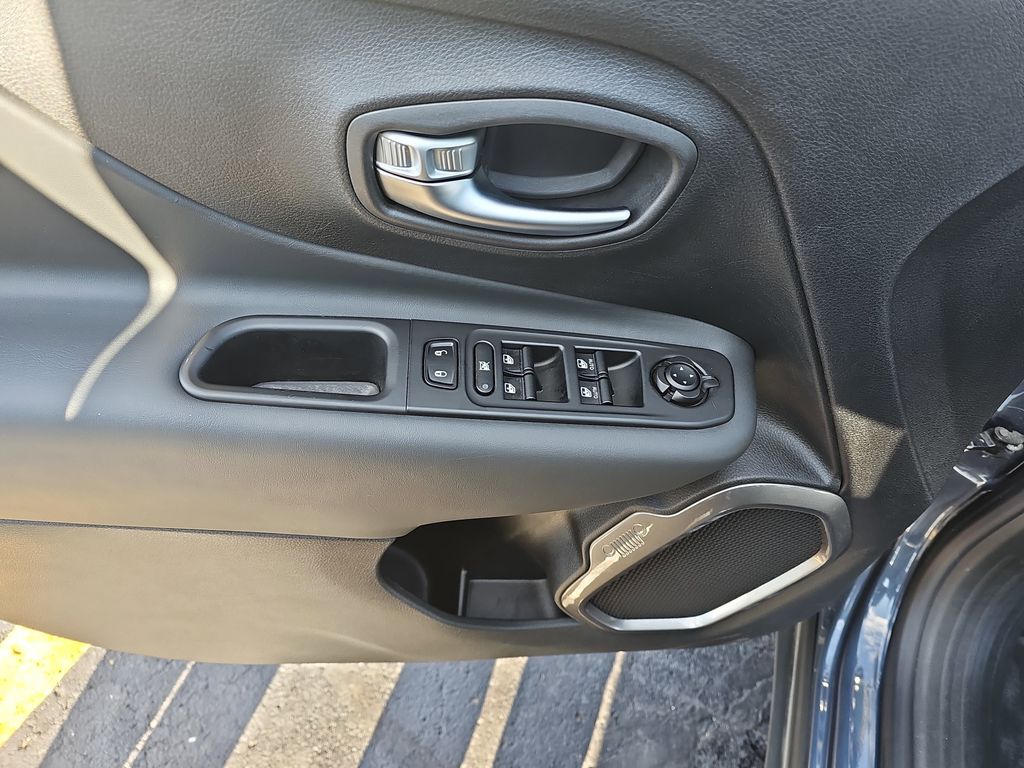 2022 JEEP RENEGADE - Image 27