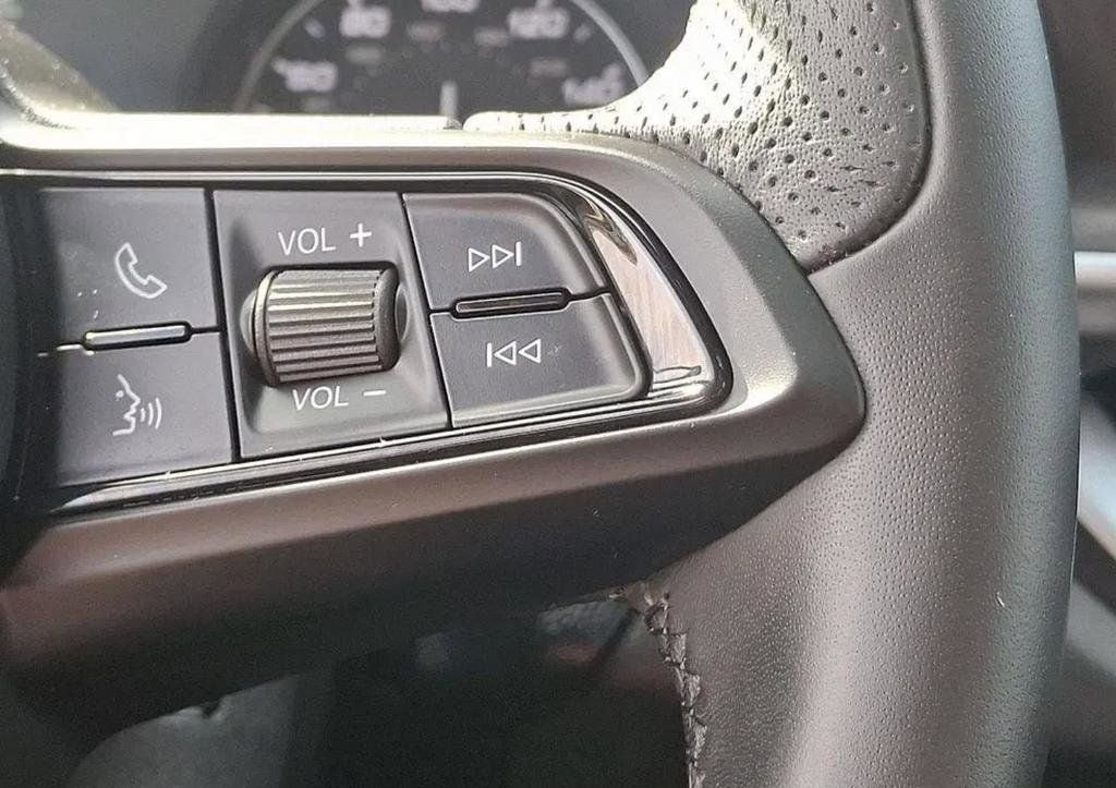 2023 ALFA ROMEO STELVIO - Image 12