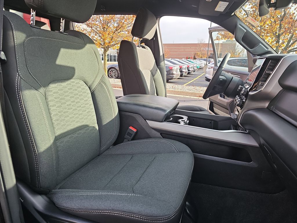 2025 RAM 1500 - Image 10