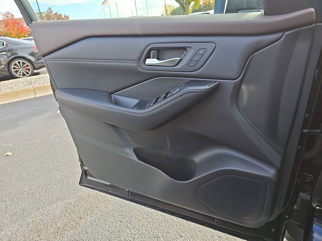 2023 NISSAN ROGUE - Image 27