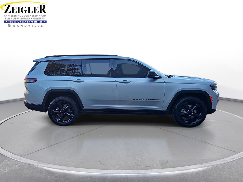 2023 Jeep Grand Cherokee Altitude photo 4