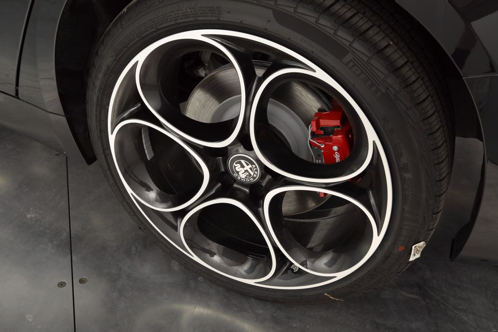 2025 Alfa Romeo Giulia Base - Photo 24
