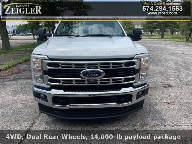 2024 Ford F-350 XLT photo 3