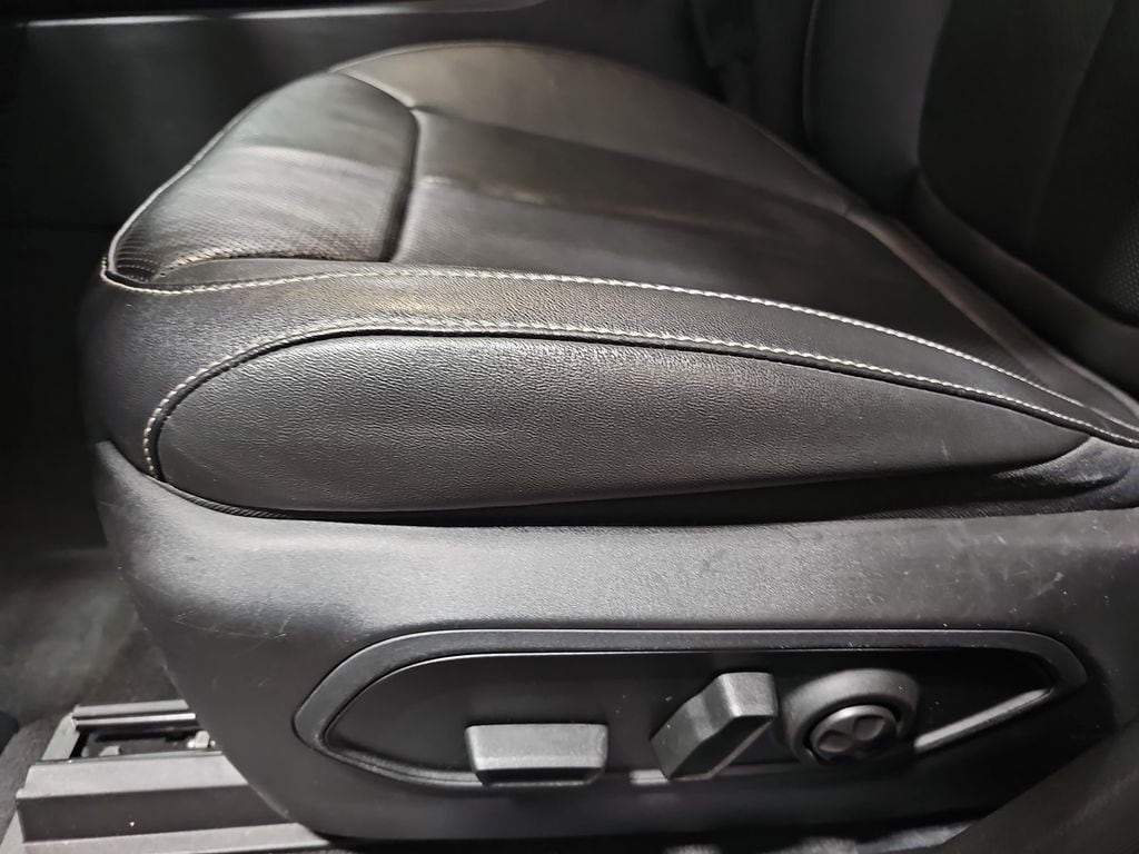 2023 JEEP GRAND CHEROKEE - Image 30