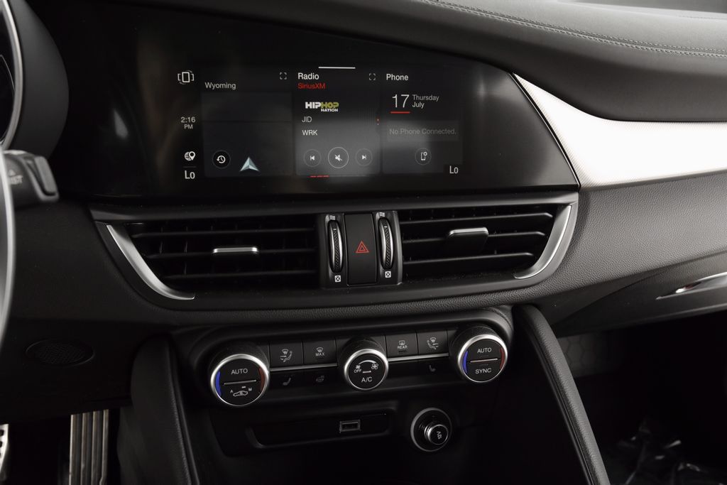 2025 Alfa Romeo Giulia Base - Photo 14