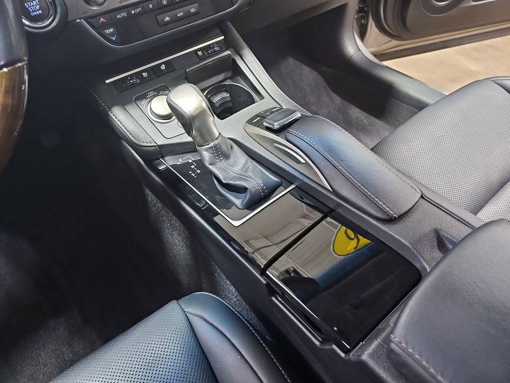 2016 LEXUS ES - Image 19