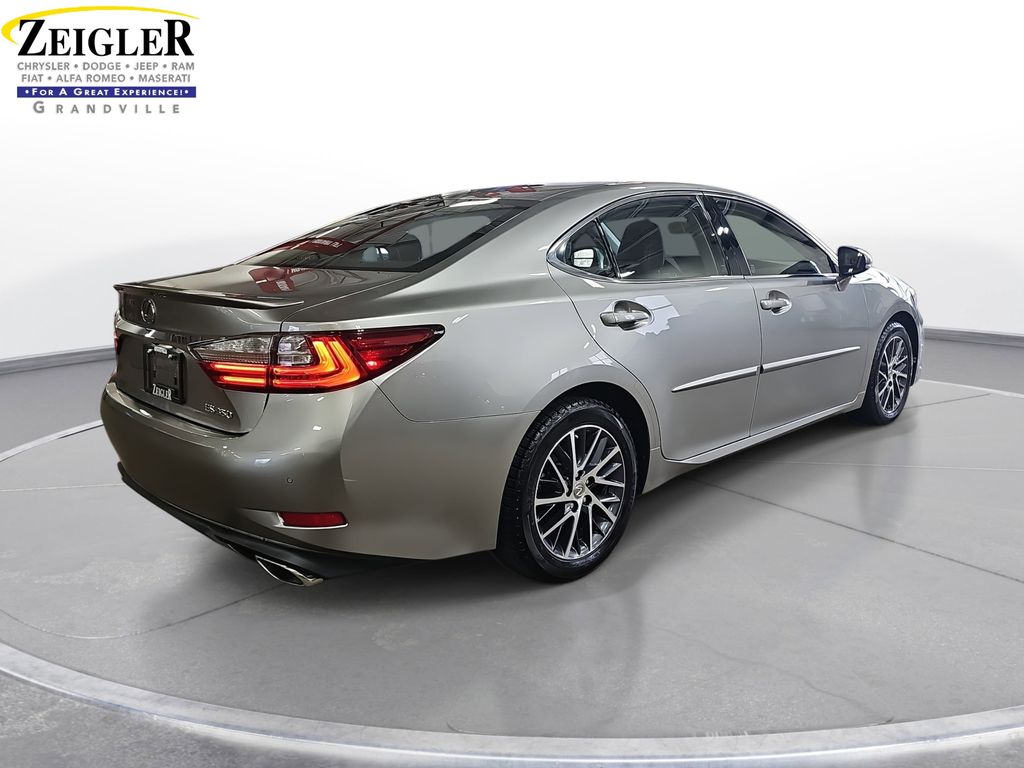 2016 LEXUS ES - Image 5