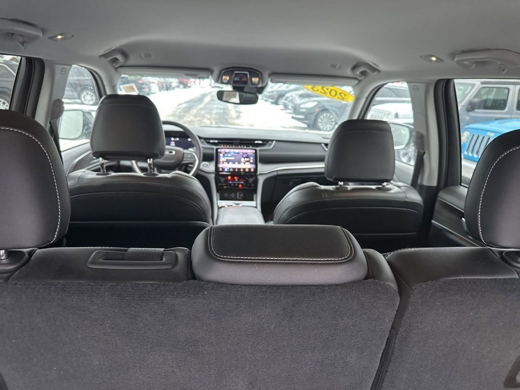 2023 JEEP GRAND CHEROKEE - Image 17