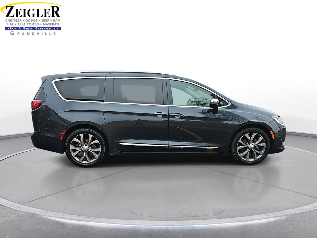 2020 Chrysler Pacifica Limited photo 3