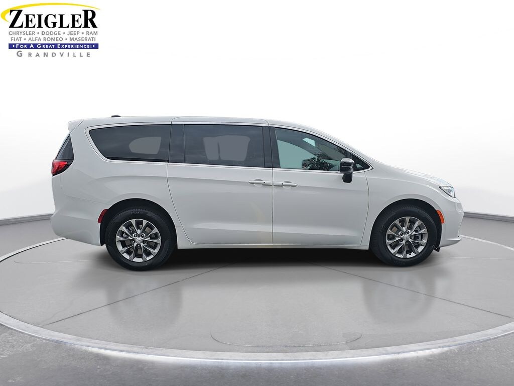 New 2026 Chrysler Pacifica Select Van Passenger Van