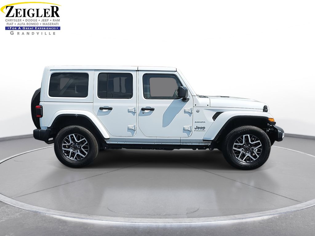 2024 Jeep Wrangler Sahara photo 4