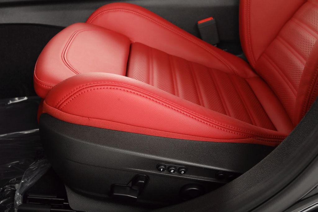 2025 Alfa Romeo Giulia Base - Photo 36