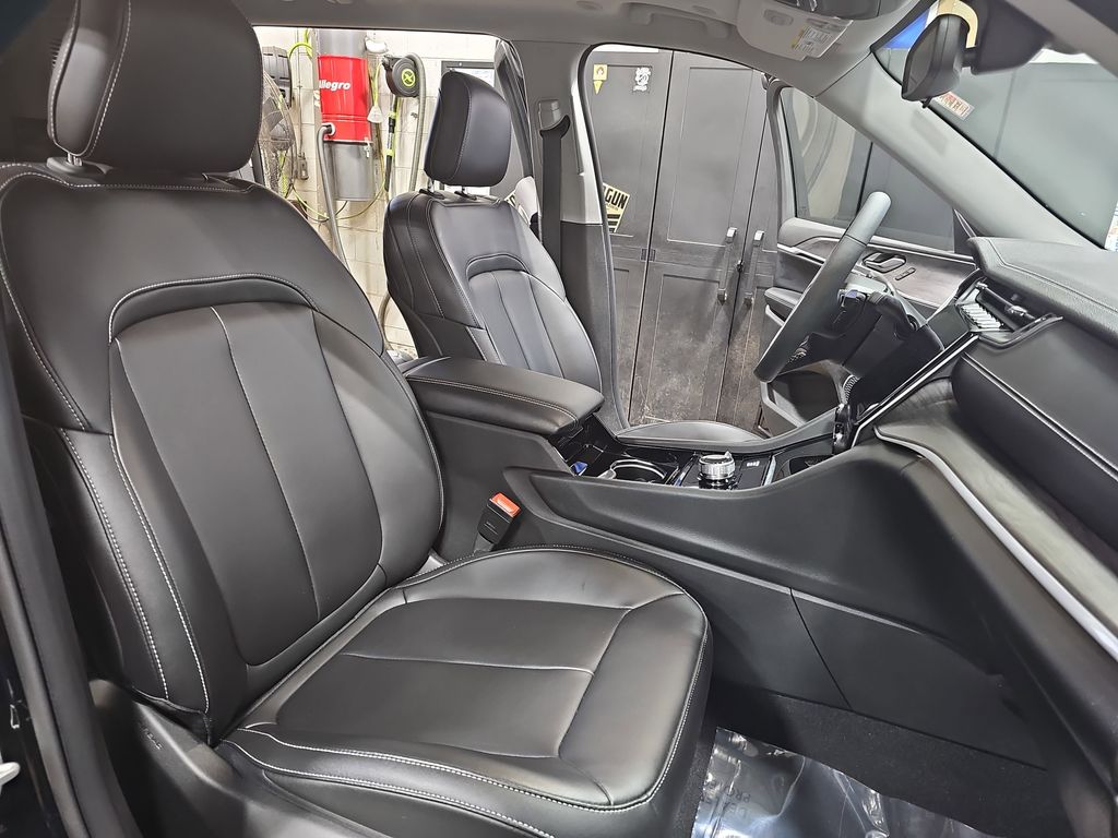 2023 JEEP GRAND CHEROKEE L - Image 10