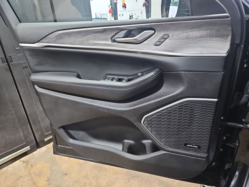 2023 JEEP GRAND CHEROKEE L - Image 28