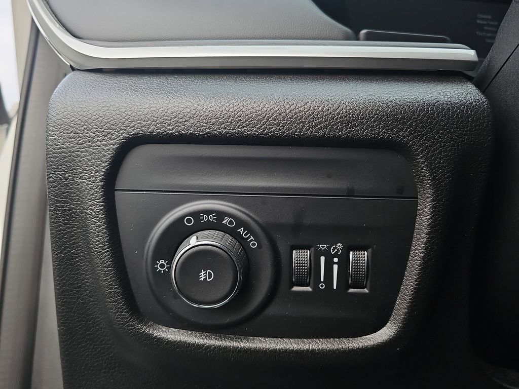 2023 JEEP GRAND CHEROKEE - Image 26