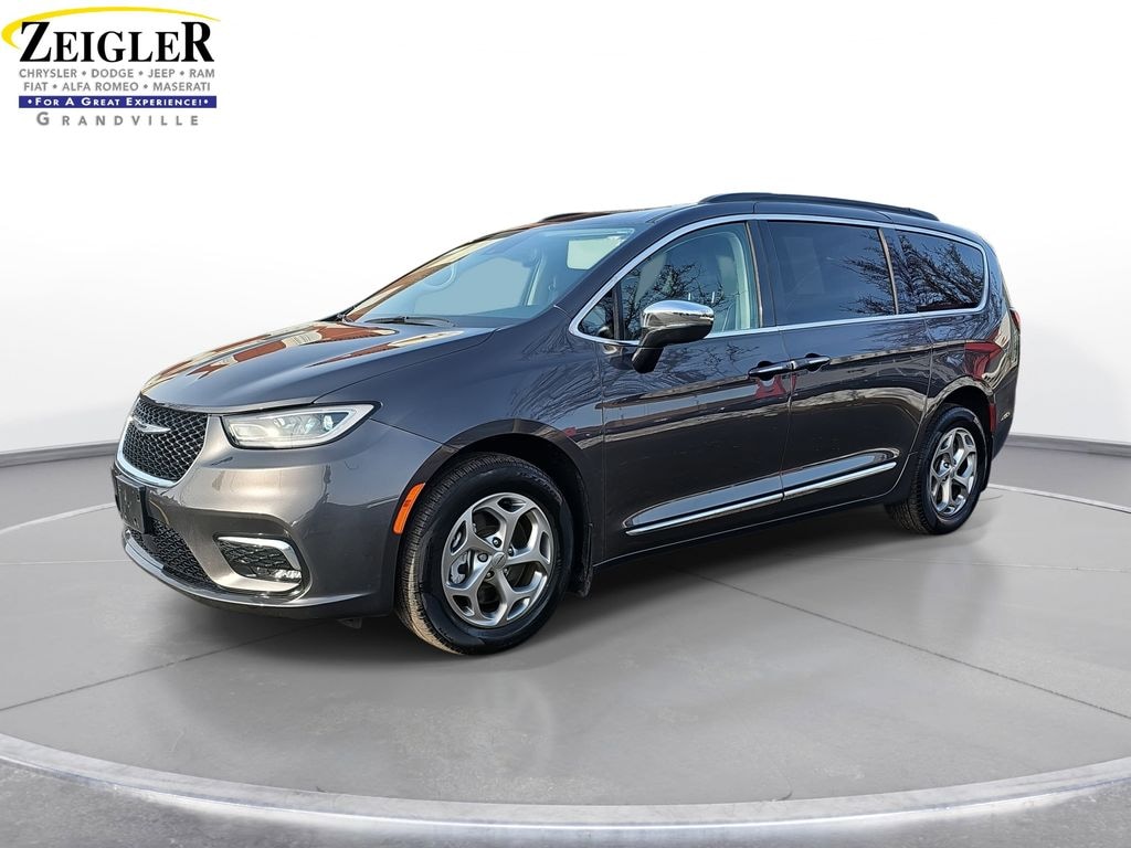 Used 2023 Chrysler Pacifica Limited Van Passenger Van