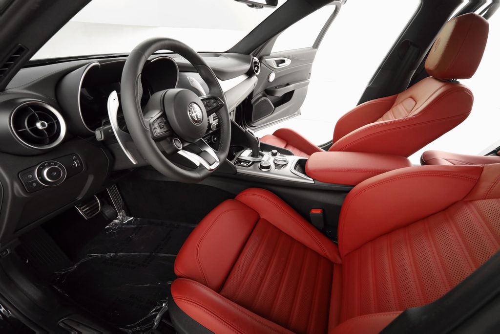 2025 Alfa Romeo Giulia Base - Photo 35