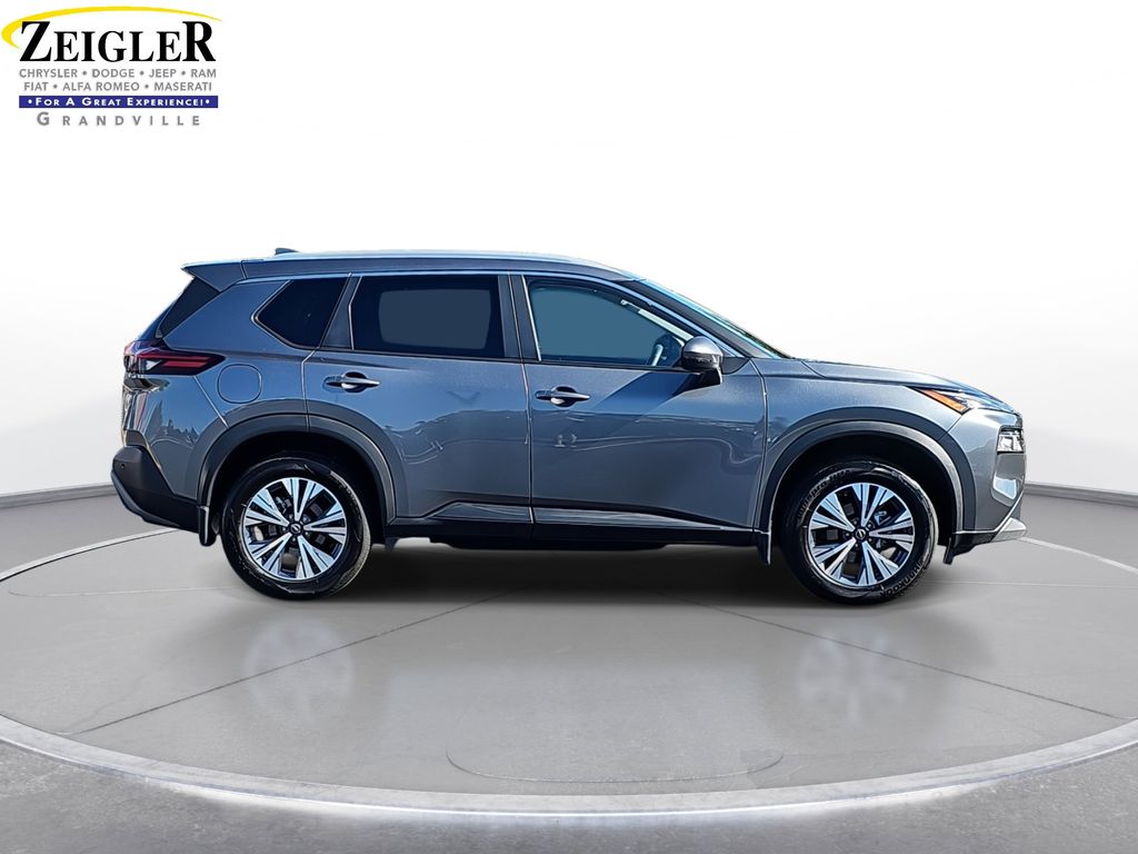 2022 Nissan Rogue SV photo 4