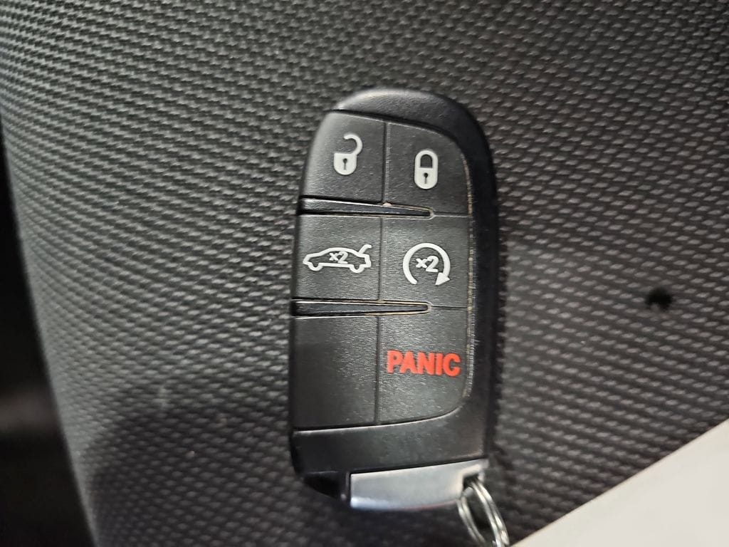 2017 DODGE CHARGER - Image 32