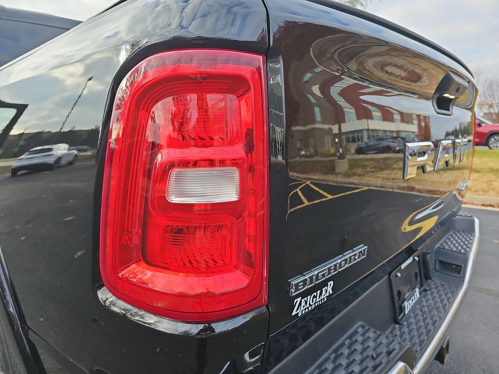2025 RAM 1500 - Image 31