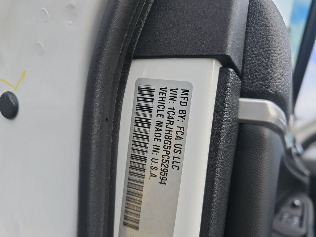 2023 JEEP GRAND CHEROKEE - Image 30