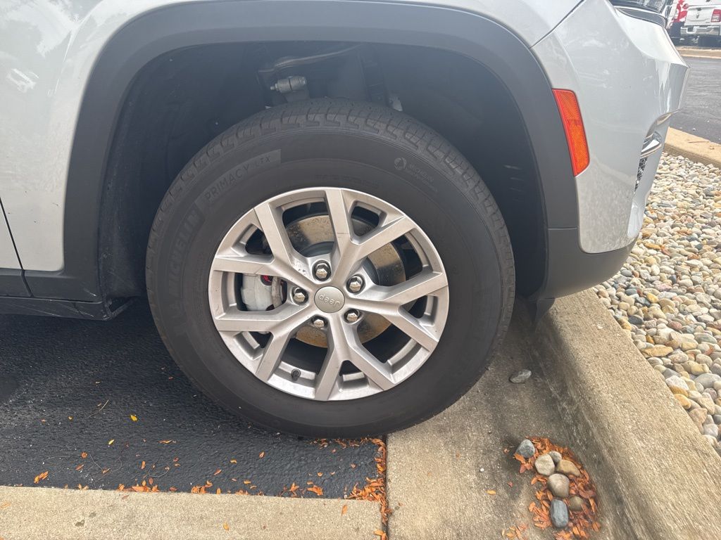 2022 Jeep Grand Cherokee Limited photo 3