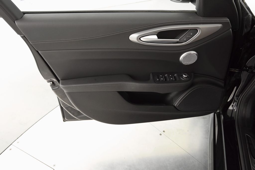 2025 Alfa Romeo Giulia Base - Photo 32