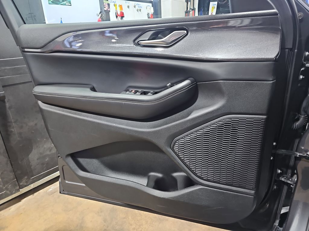 2023 JEEP GRAND CHEROKEE L - Image 28