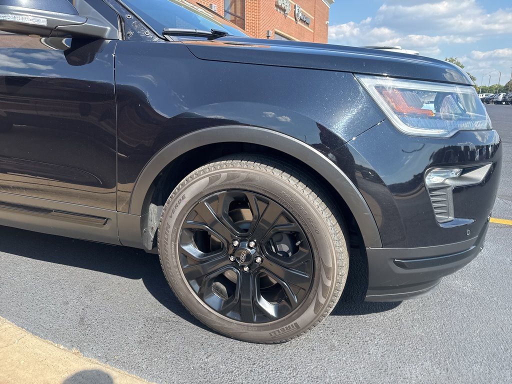 2019 Ford Explorer Sport photo 3