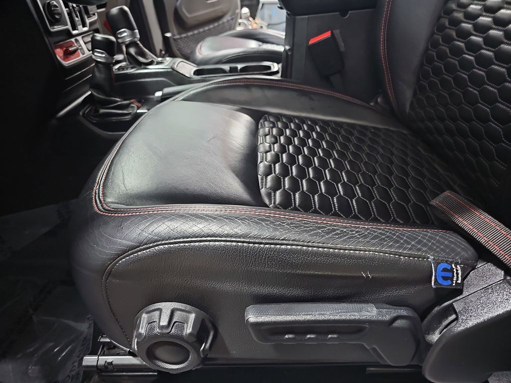 2021 JEEP WRANGLER - Image 29