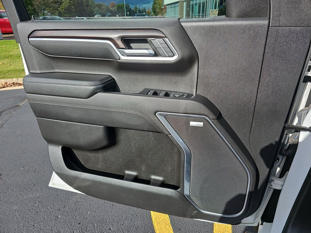 2023 GMC SIERRA - Image 25