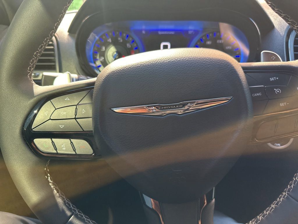 2023 CHRYSLER 300 - Image 18
