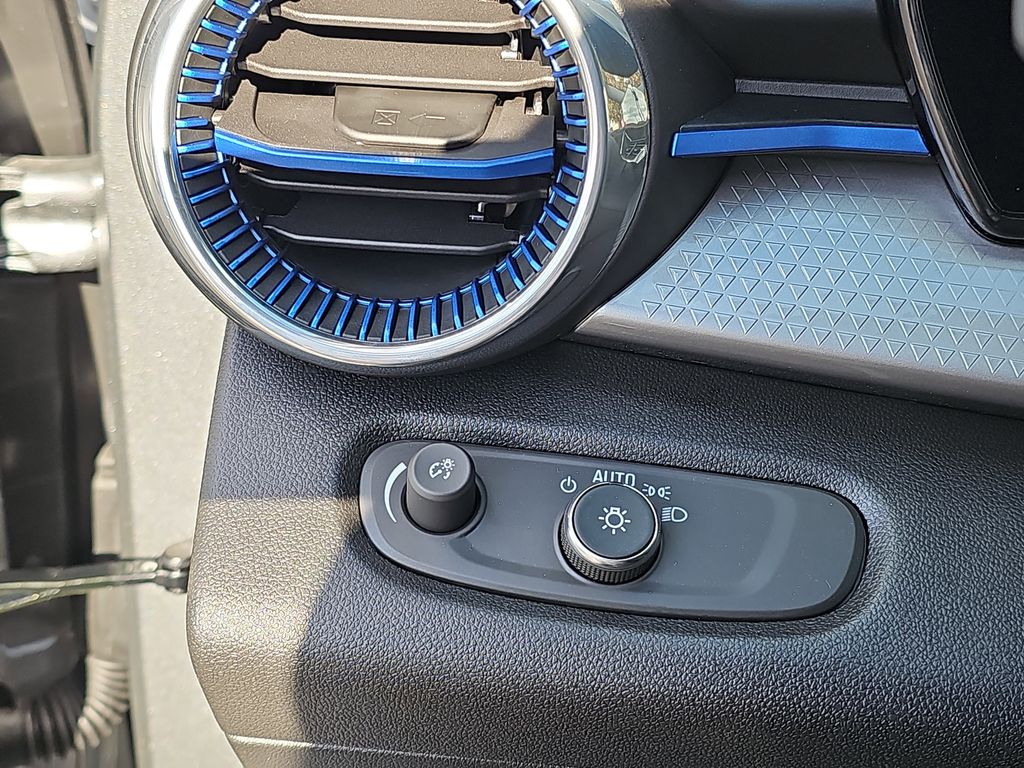 2025 CHEVROLET TRAX - Image 24