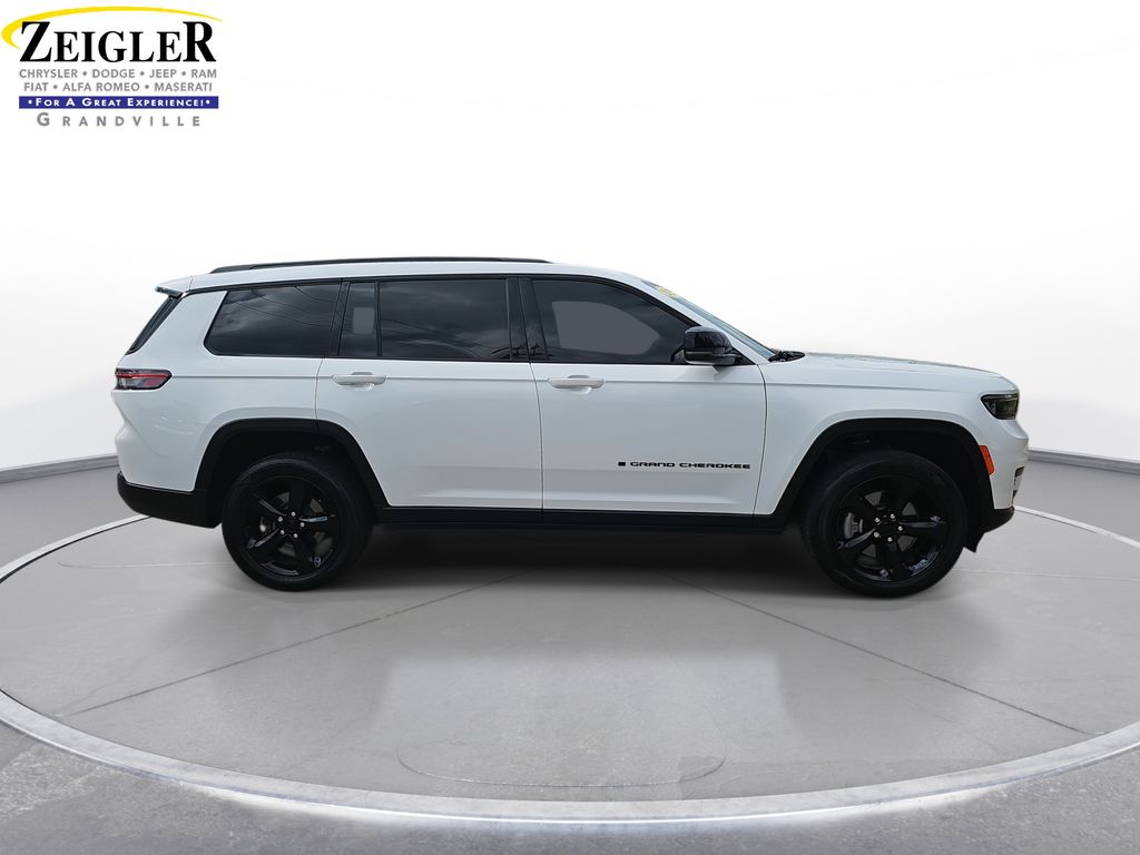 2023 Jeep Grand Cherokee Altitude photo 3