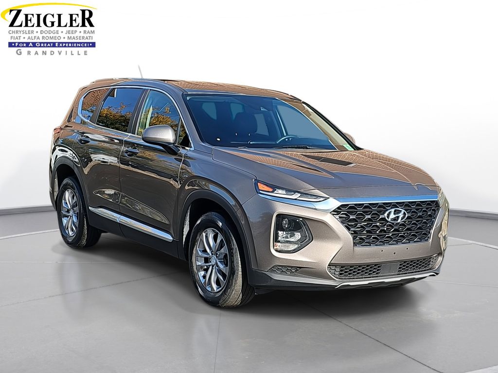 2019 Hyundai Santa Fe SE photo 3