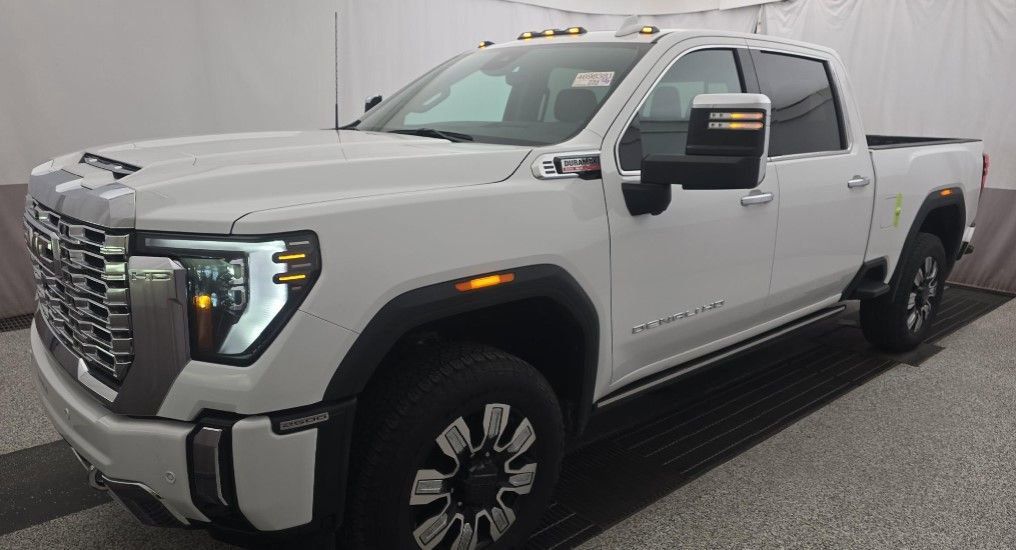 2024 GMC Sierra 2500HD Denali's photo