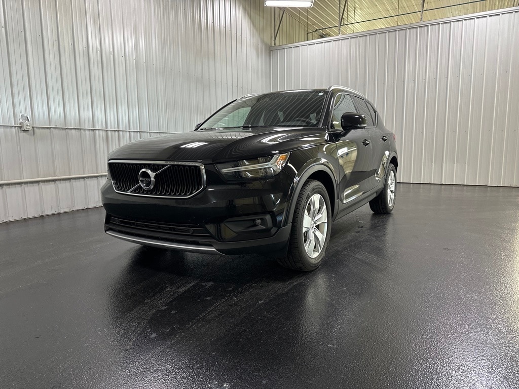 Used 2020 Volvo XC40 Momentum with VIN YV4162UK6L2306152 for sale in Holland, MI