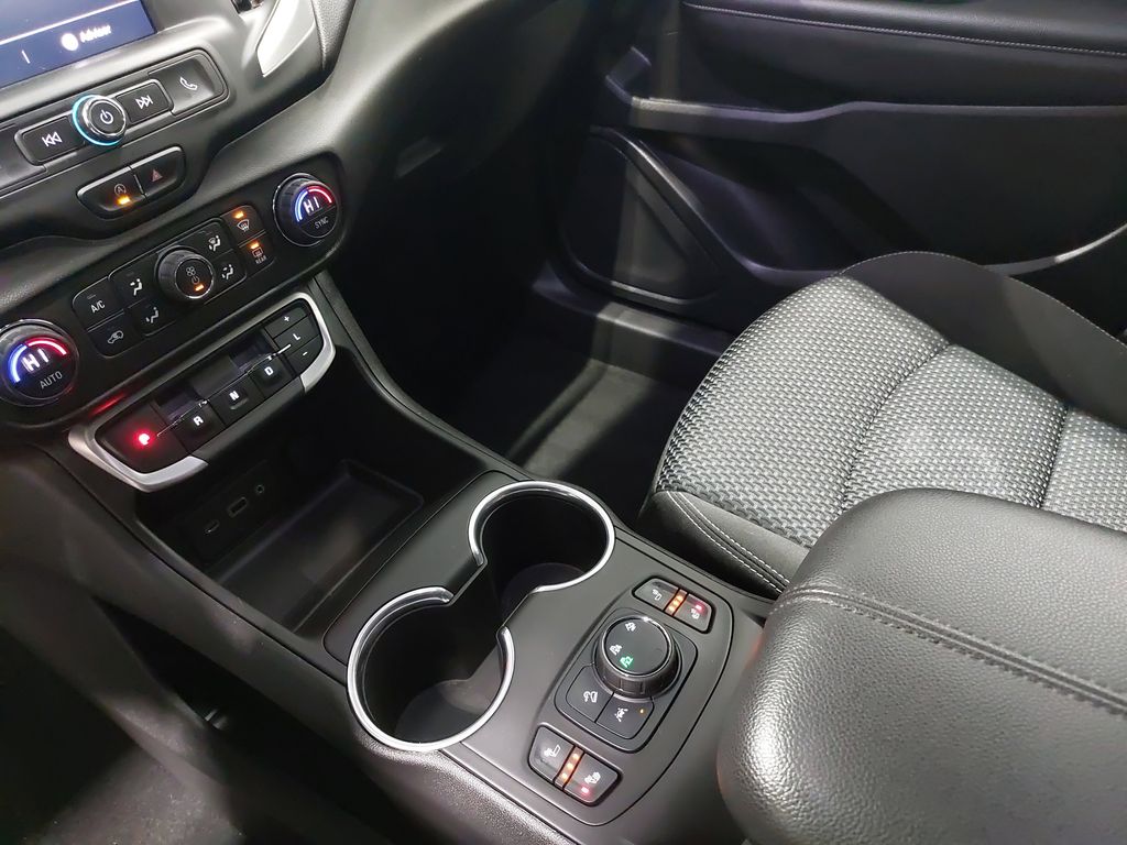 2022 GMC TERRAIN - Image 25