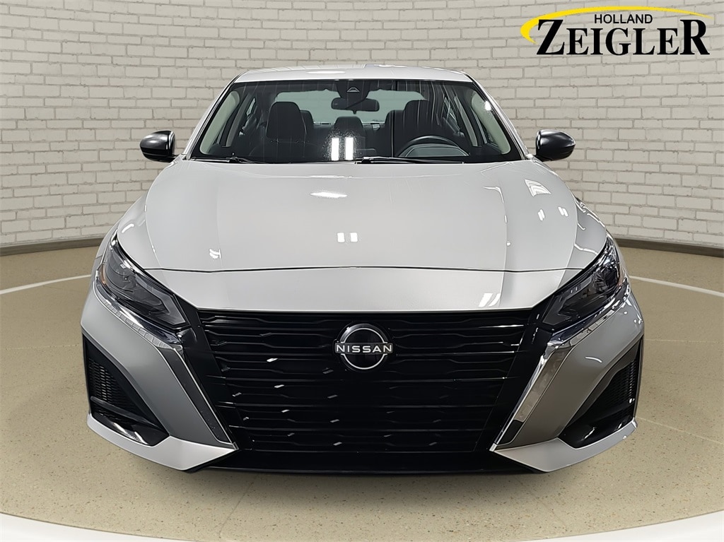 Used 2024 Nissan Altima SV with VIN 1N4BL4DV1RN429943 for sale in Holland, MI