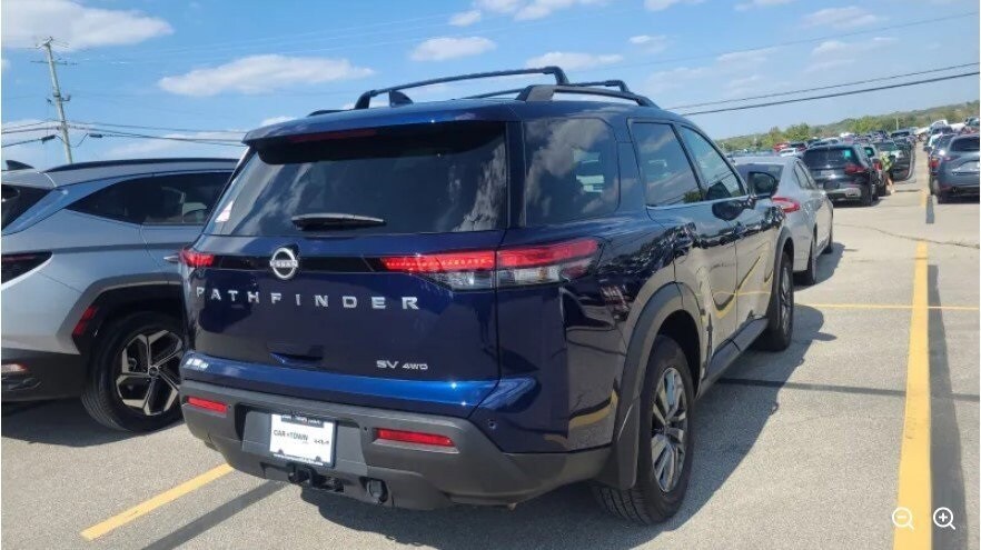 2024 Nissan Pathfinder SV photo 4